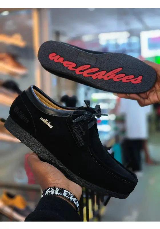 Clark’s wallabees black